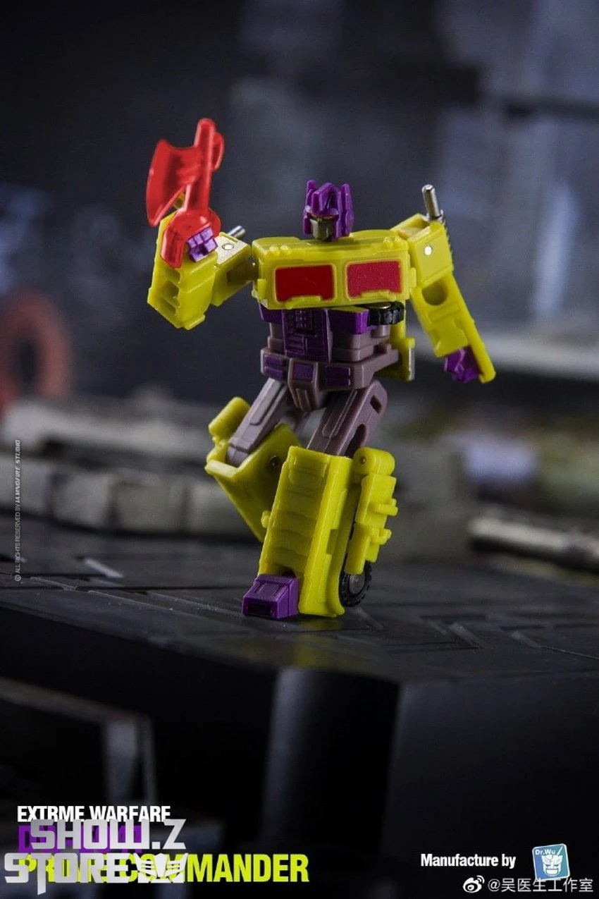 Dr.Wu DW-E04T Prime Commander Optimus Prime Toxitron Version W/ Trailer 11 Dr.Wu DW-E04T Prime Commander Optimus Prime Toxitron Version W/ Trailer - Image 9